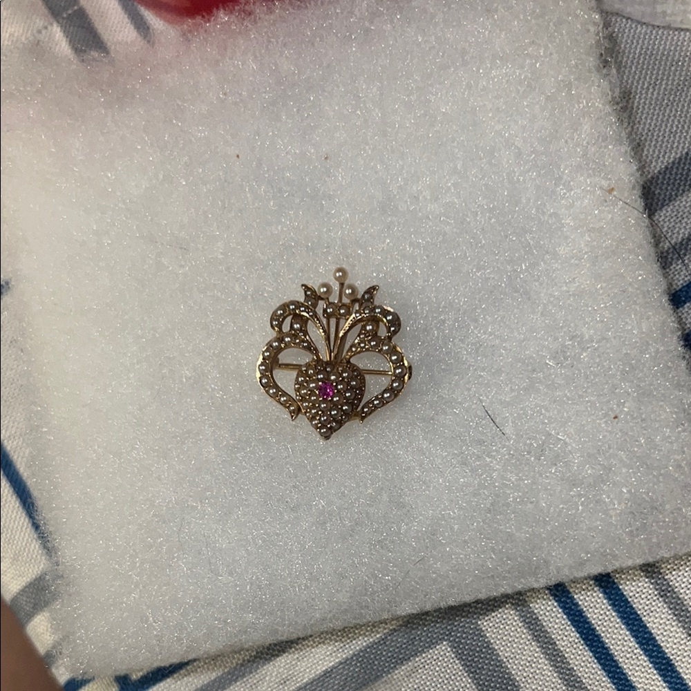 Elegant Gold and Pink Heart Brooch